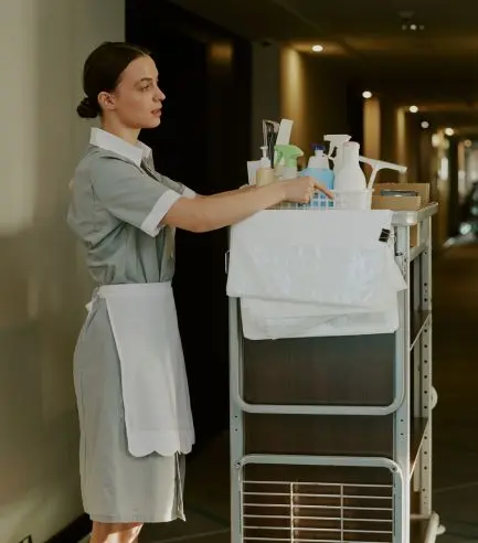 hotel-janitorial-cleaning-cart